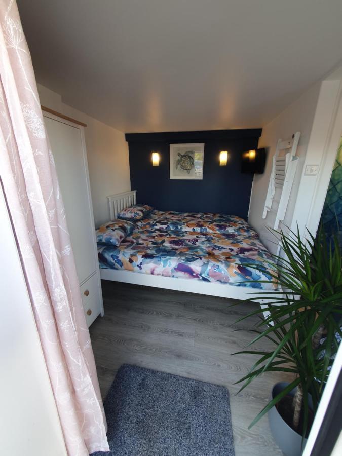 Lovely Private Studio Room With Own Kitchen And Bathroom. Set In The Popular Area Of Shiphay In Torquay And Only A Short Walk From Torbay Hospital Eksteriør billede