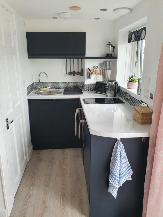 Lovely Private Studio Room With Own Kitchen And Bathroom. Set In The Popular Area Of Shiphay In Torquay And Only A Short Walk From Torbay Hospital Eksteriør billede